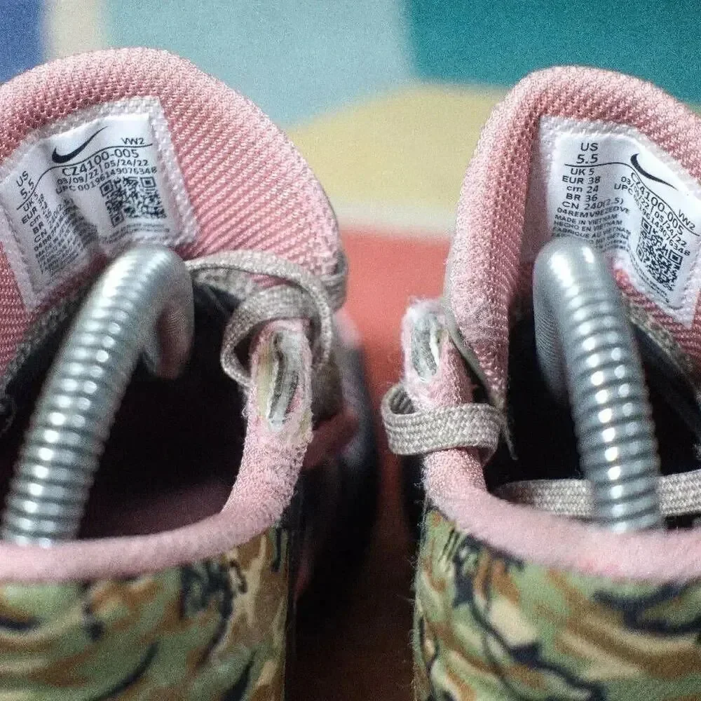 Nike Kyrie Flytrap V Moon Fossil Pink Gaze Size 5.5‎